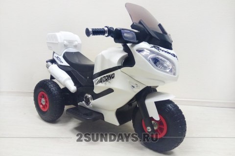 Мотоцикл Suzuki FXR с багажником белый
